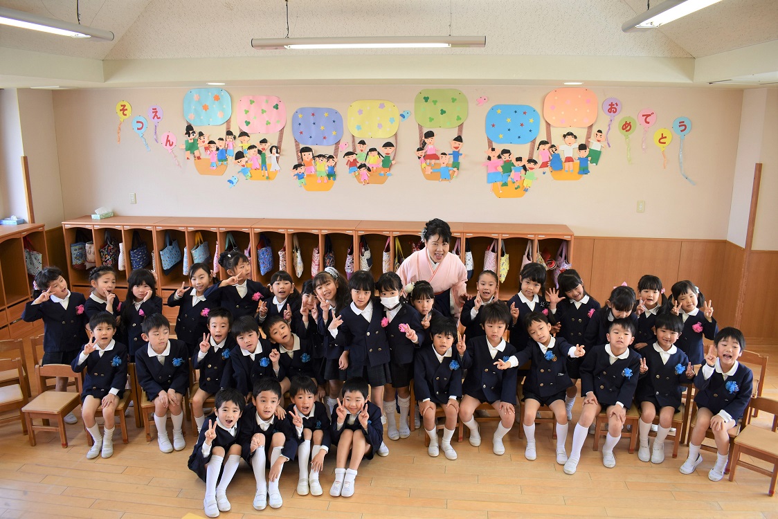 岡崎女子短期大学附属第一早蕨幼稚園の制服 値下げしました トップ