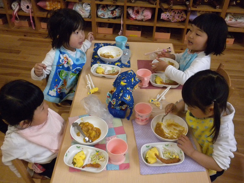 ☆年少☆　給食がはじまりました:画像３