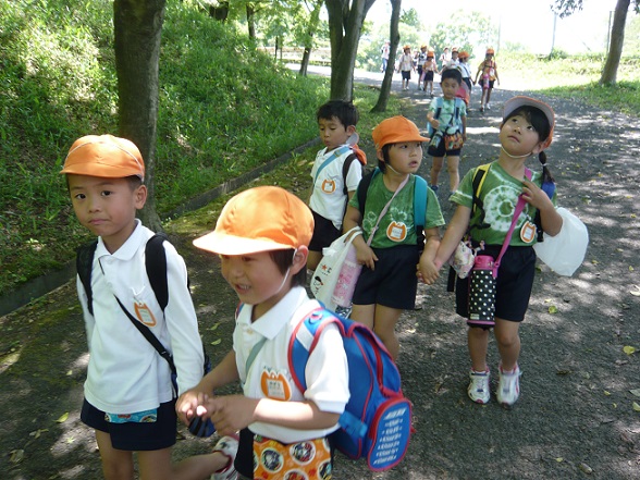 東公園まで歩いたよ！！【年長】:画像１