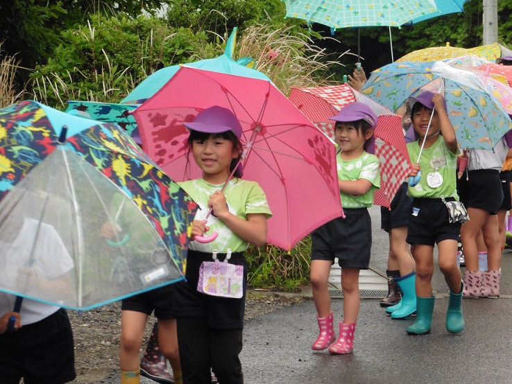 ★年長★　雨の日散歩にでかけたよ