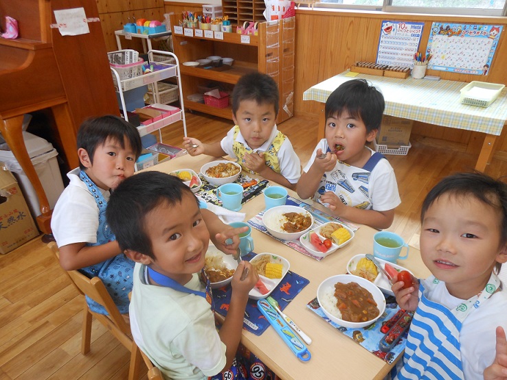 ☆年長☆　カレーライスパーティー♪