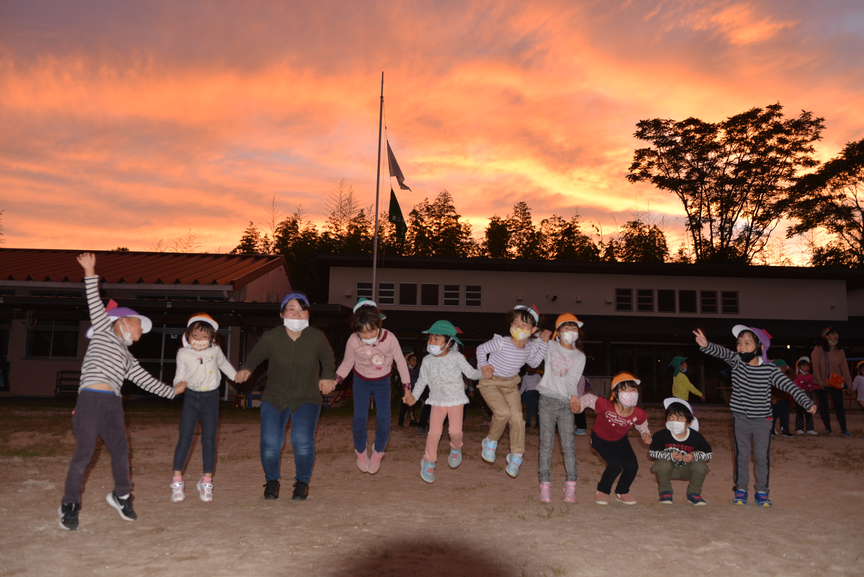 ♪お泊り保育♪　森の幼稚園の夕暮れ:画像４