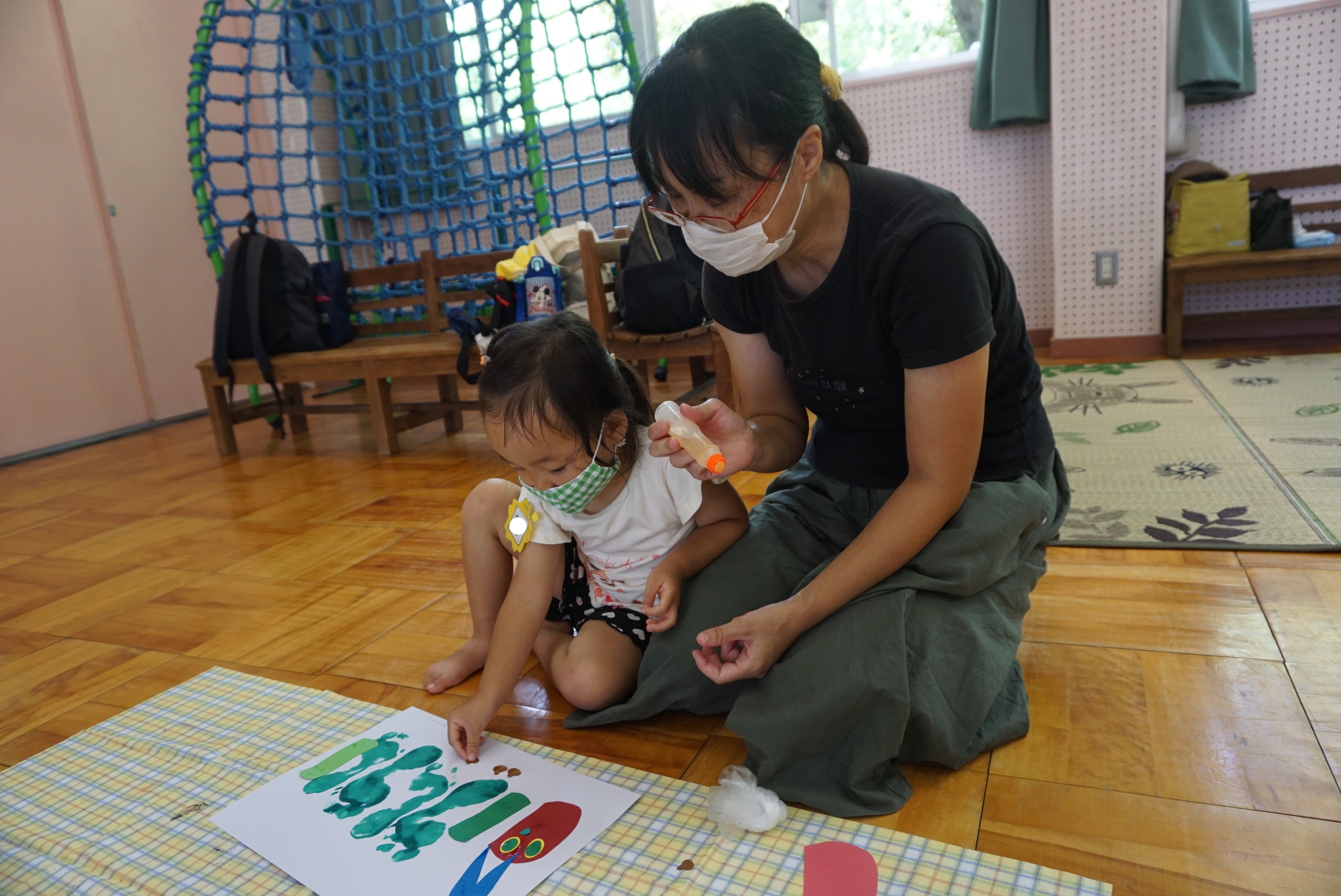 わんぱく広場④午前の部　　親子で製作♪　「はらぺこあおむし」:画像３