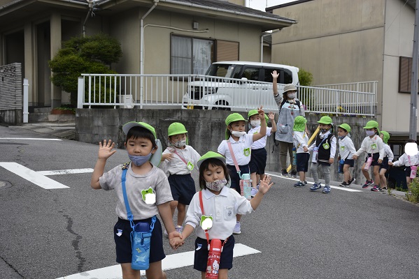 お散歩に行きました☆年中:画像１