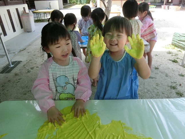 ★年少★フィンガーペインティングをしました♪:画像４