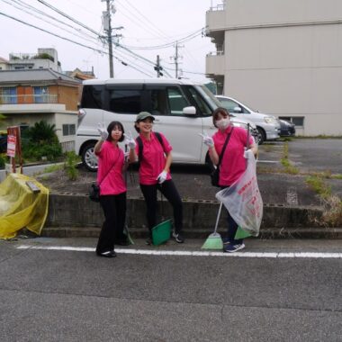 学生が地域清掃活動に参加しました。