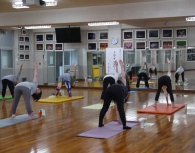 同窓会さかみちの会主催　燈台もとくらし講座⑦「トライ　ヨガ!」