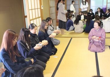 社会人のための品格講座「茶道講座」を実施しました